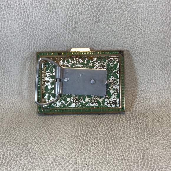 Vintage Belt Buckle Compact - Picture 3 of 3